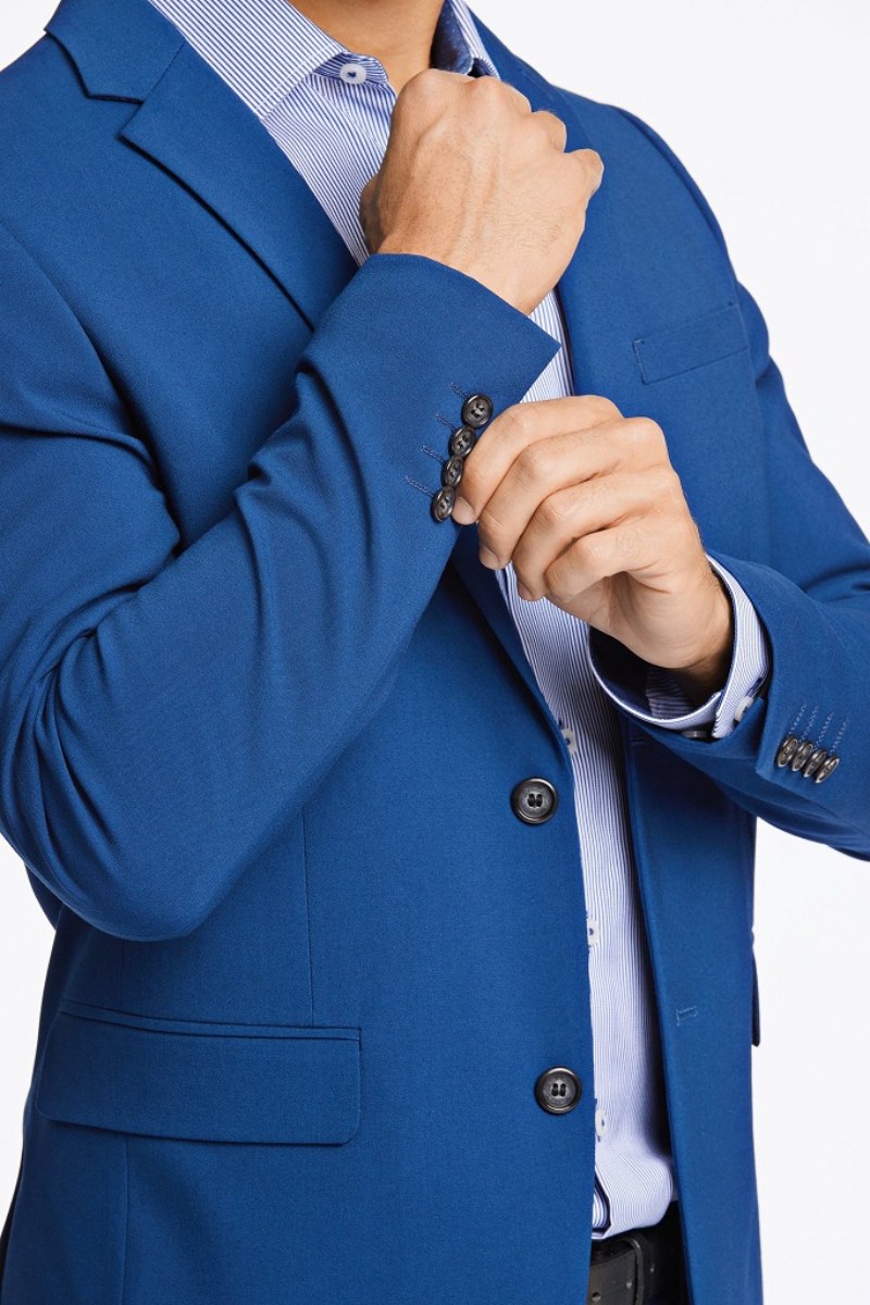 Perfekt sitzende Anzüge in Sommerfarben für Ihren festlichen Anlass oder die Arbeit: